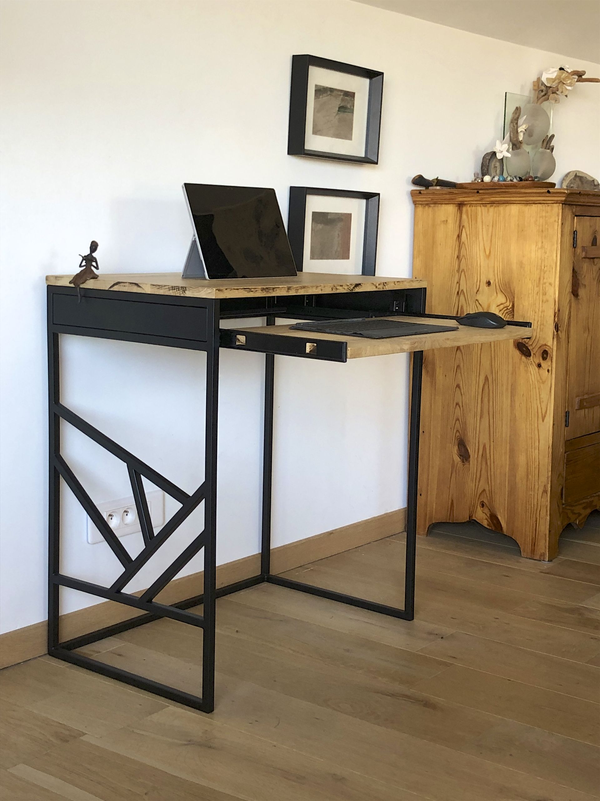 Bureau avec tiroir porte clavier