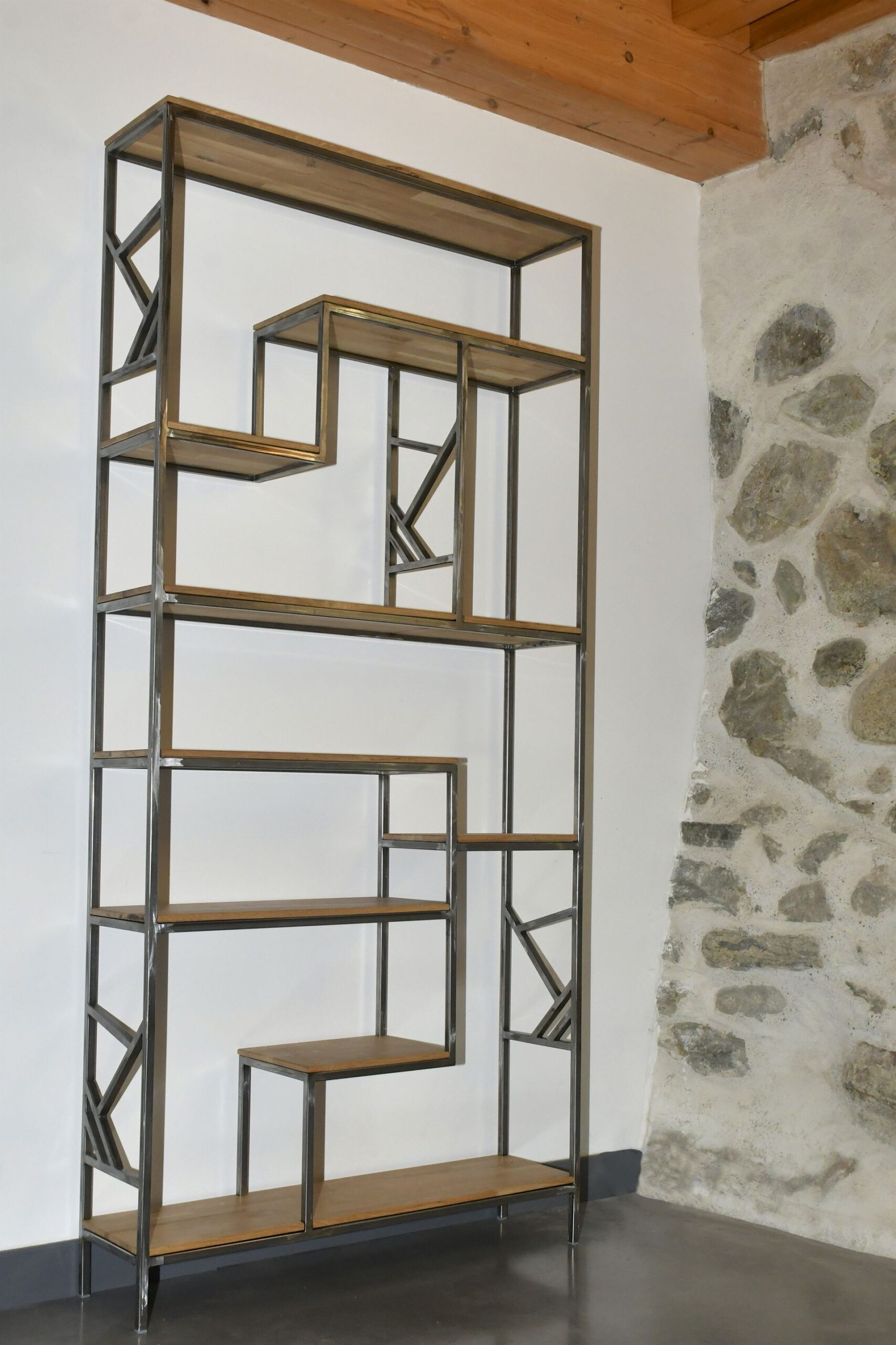 Création originale d'une étagère design